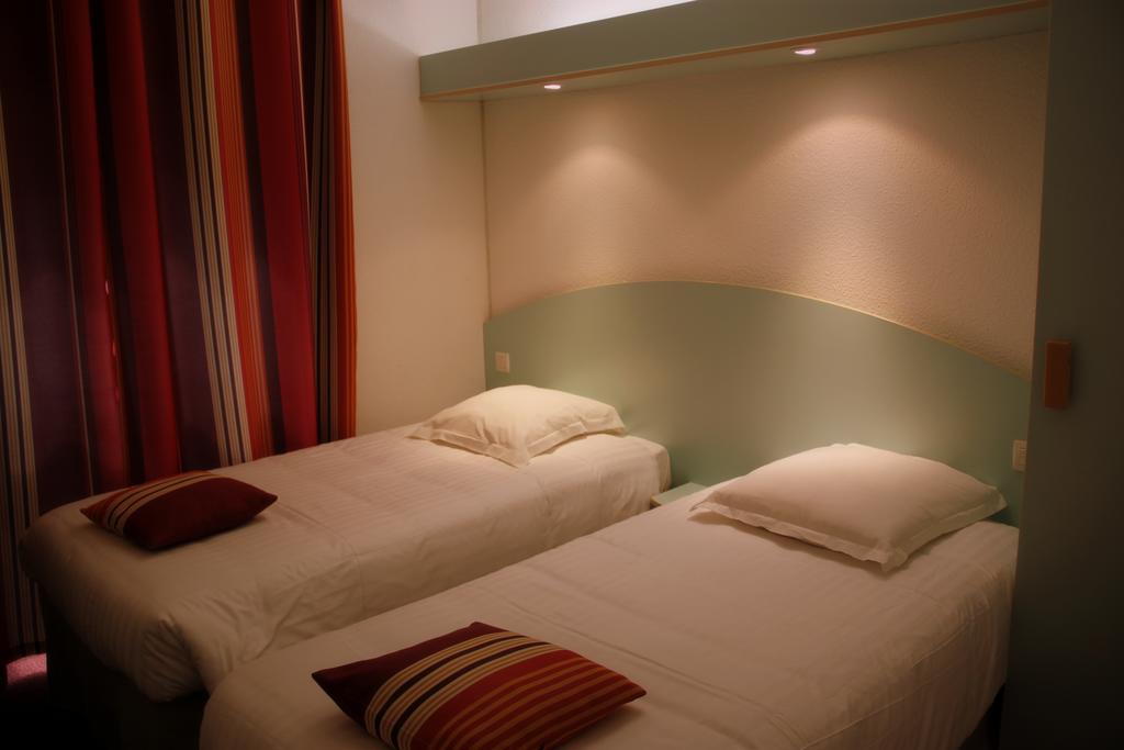 Agape Hotel Niort- Bessines Exterior photo