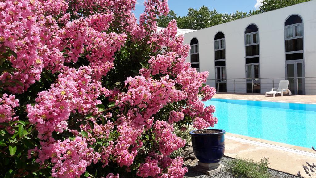 Agape Hotel Niort- Bessines Exterior photo