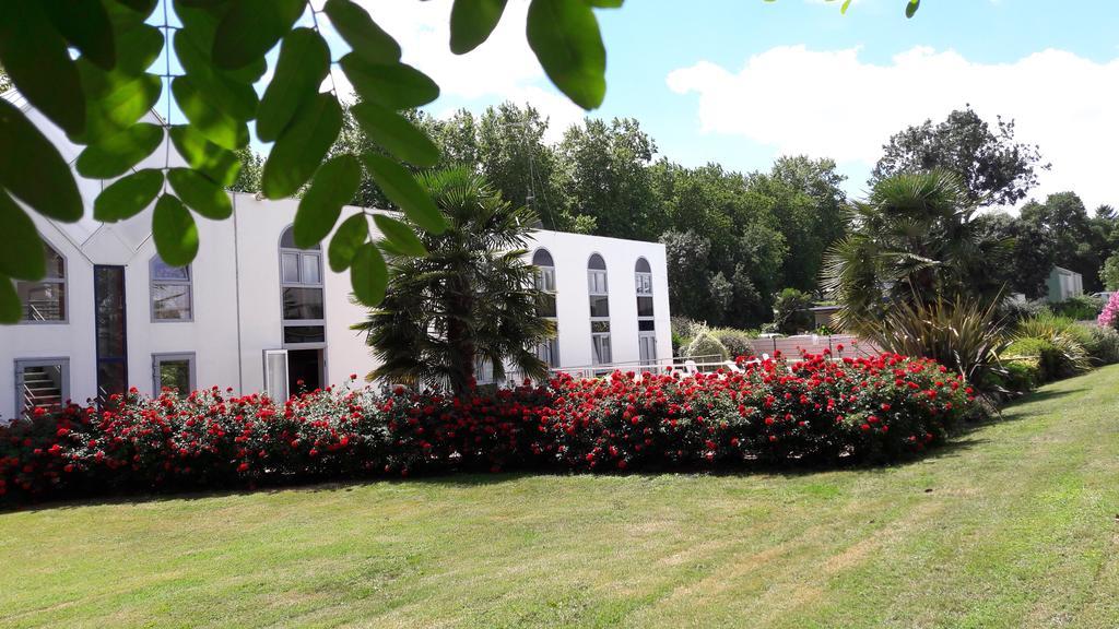 Agape Hotel Niort- Bessines Exterior photo