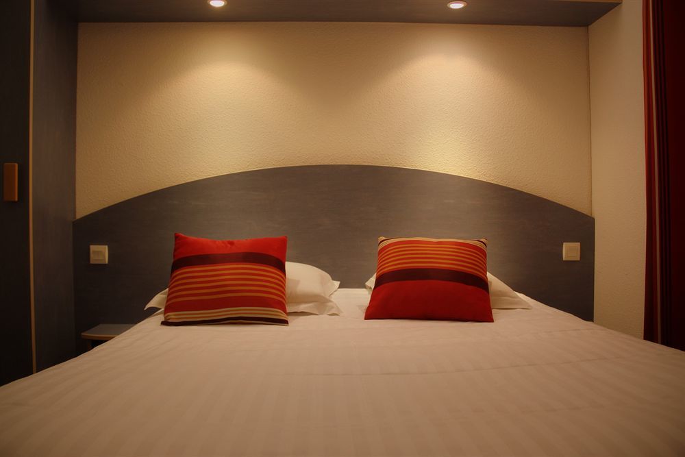 Agape Hotel Niort- Bessines Exterior photo