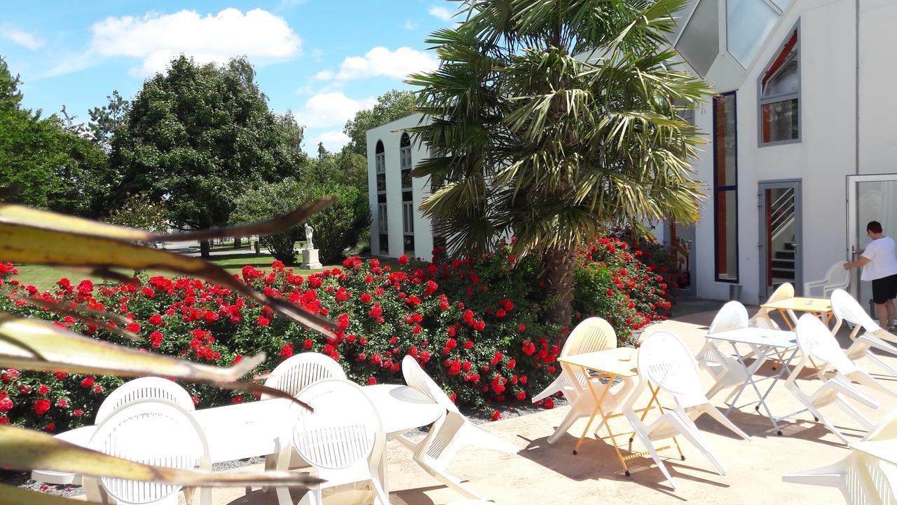 Agape Hotel Niort- Bessines Exterior photo